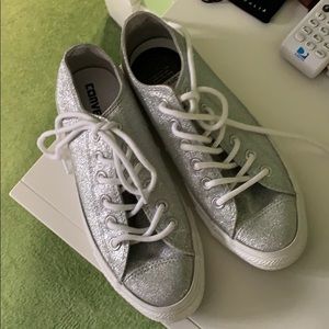 Converse size 7